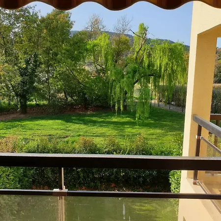 Lumineux Trois Pieces Dans Avec Piscine Apartment